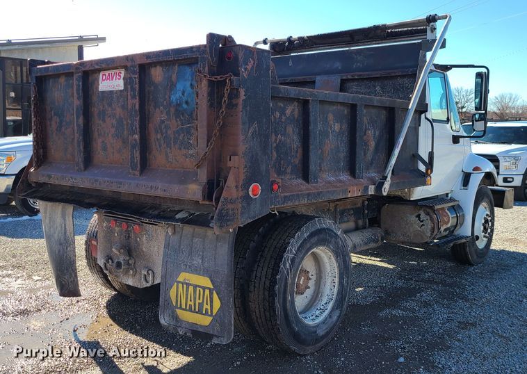 image for item JG9452 2004 International 4400  dump truck