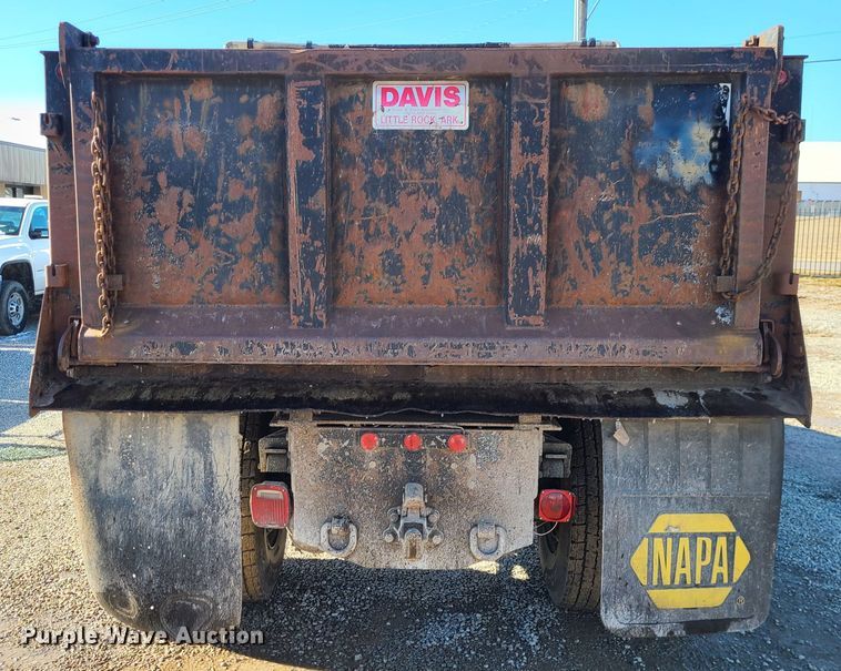 image for item JG9452 2004 International 4400  dump truck