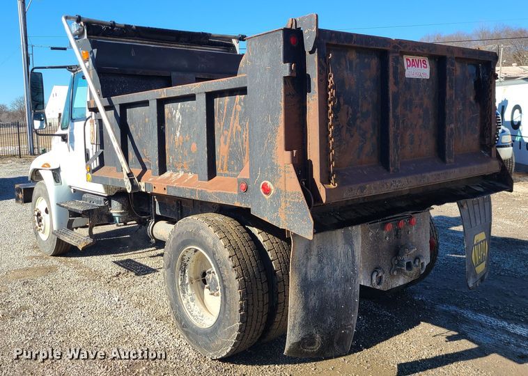 image for item JG9452 2004 International 4400  dump truck