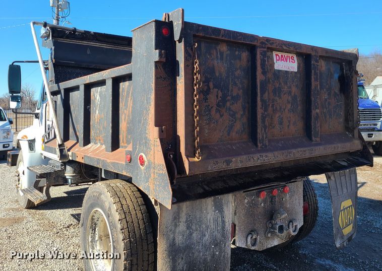image for item JG9452 2004 International 4400  dump truck