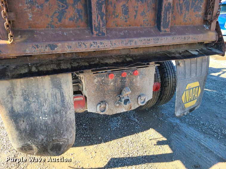 image for item JG9452 2004 International 4400  dump truck