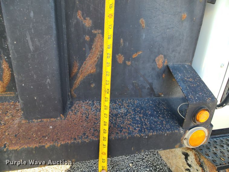 image for item JG9452 2004 International 4400  dump truck