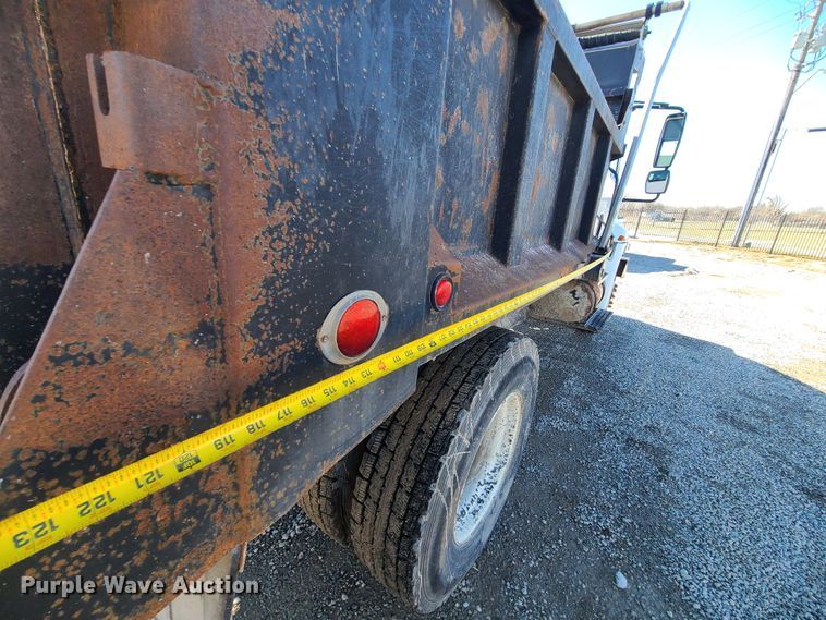 image for item JG9452 2004 International 4400  dump truck