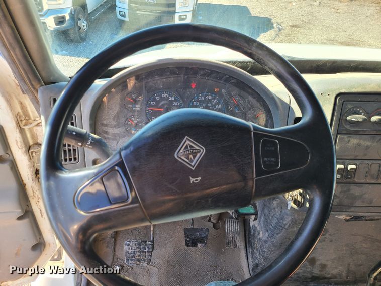 image for item JG9452 2004 International 4400  dump truck