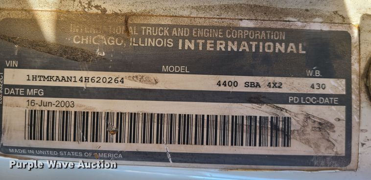 image for item JG9452 2004 International 4400  dump truck