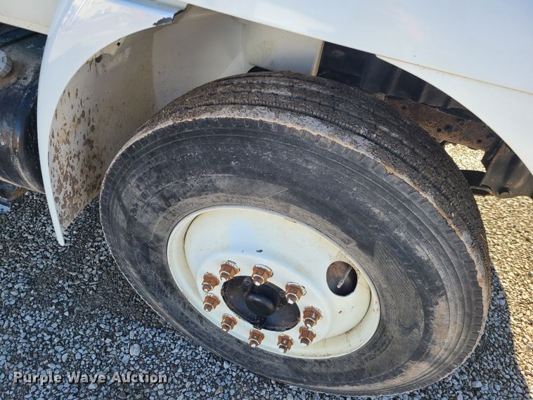 image for item JG9452 2004 International 4400  dump truck