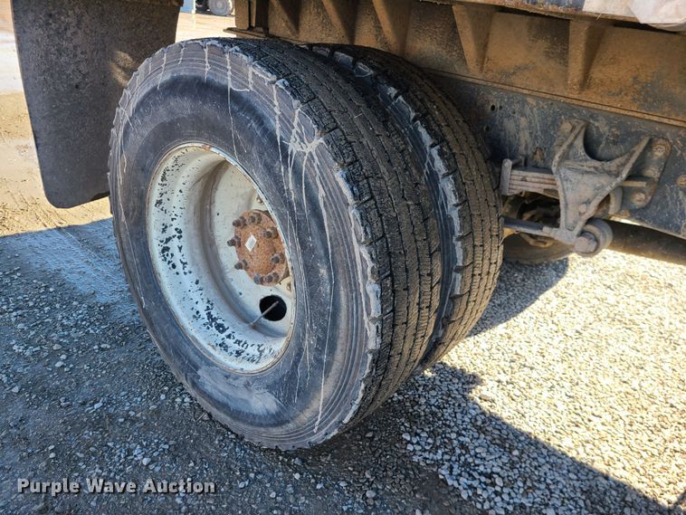 image for item JG9452 2004 International 4400  dump truck