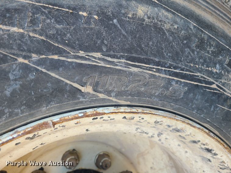 image for item JG9452 2004 International 4400  dump truck