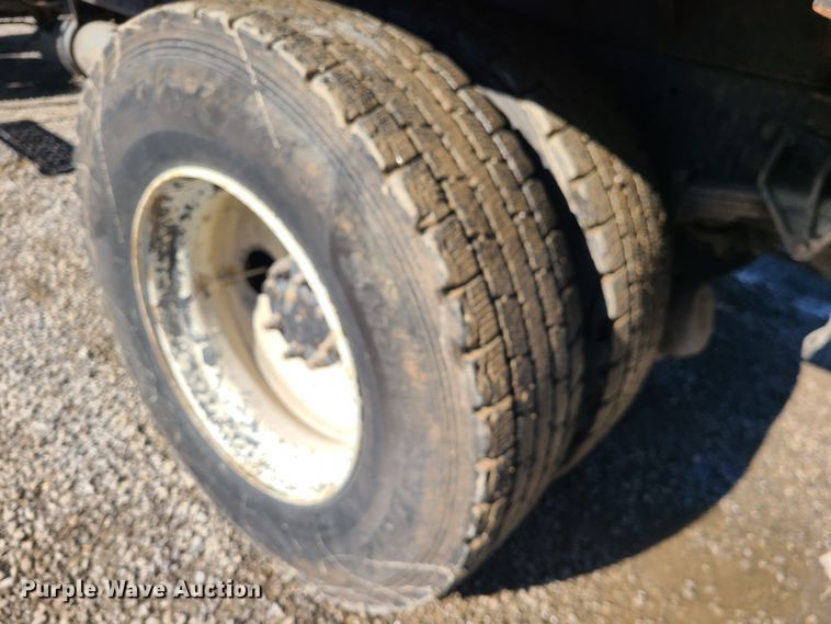 image for item JG9452 2004 International 4400  dump truck