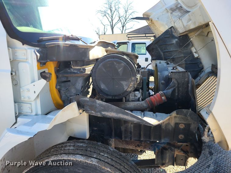 image for item JG9452 2004 International 4400  dump truck