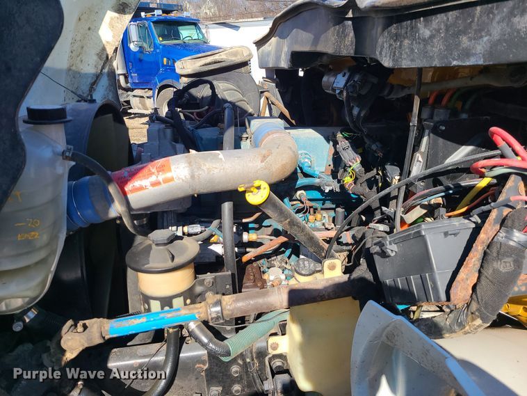 image for item JG9452 2004 International 4400  dump truck