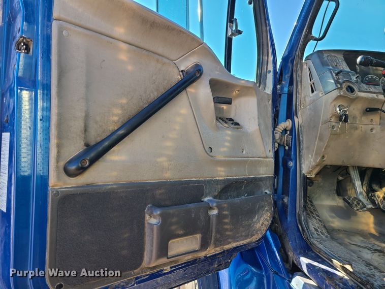 image for item JG9453 2007 Sterling L9500  dump truck