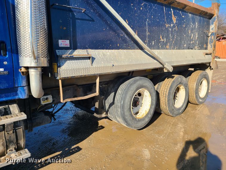 image for item JG9453 2007 Sterling L9500  dump truck