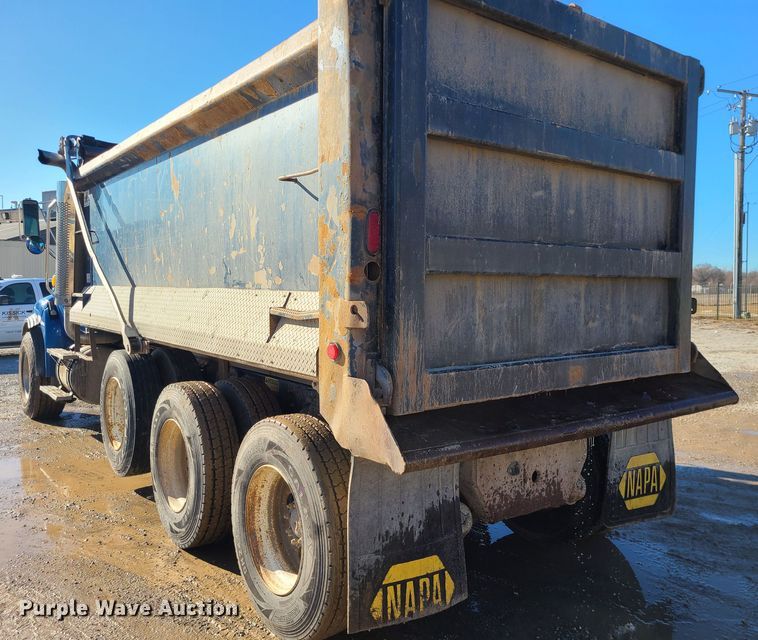 image for item JG9453 2007 Sterling L9500  dump truck