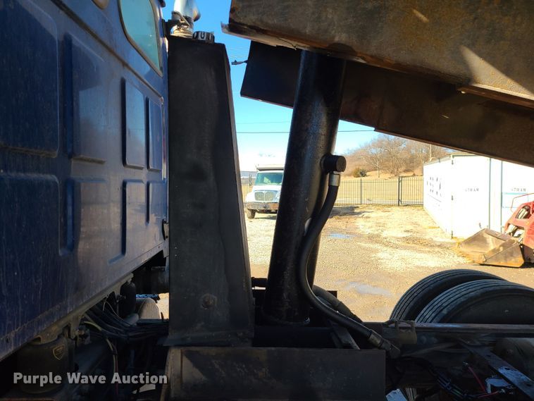 image for item JG9453 2007 Sterling L9500  dump truck