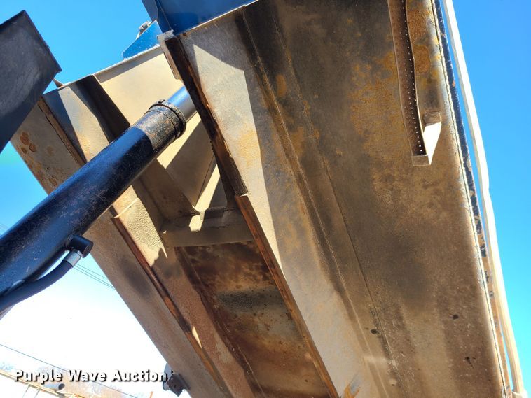 image for item JG9453 2007 Sterling L9500  dump truck