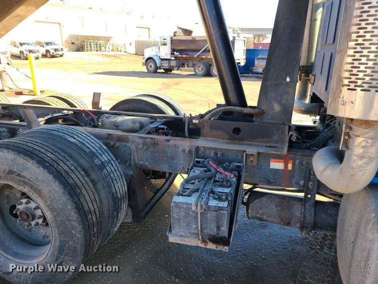 image for item JG9453 2007 Sterling L9500  dump truck