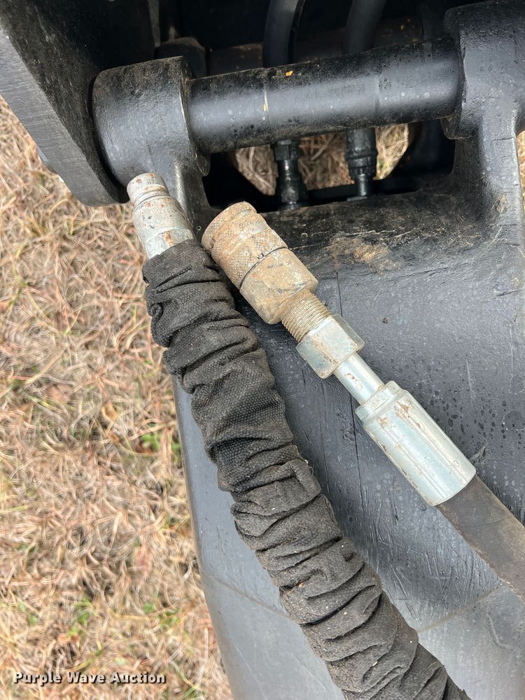 image for item JV9481 Caterpillar H65DS  skid steer breaker