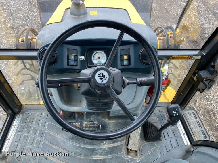image for item JW9156 2013 New Holland B95C  backhoe