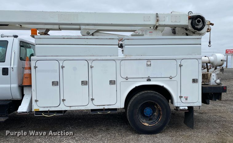 image for item JW9159 2006 Ford F750 Super Duty  bucket truck