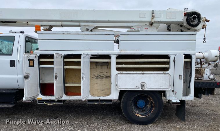 image for item JW9159 2006 Ford F750 Super Duty  bucket truck