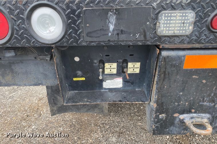 image for item JW9159 2006 Ford F750 Super Duty  bucket truck