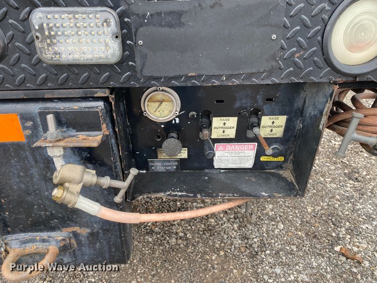 image for item JW9159 2006 Ford F750 Super Duty  bucket truck