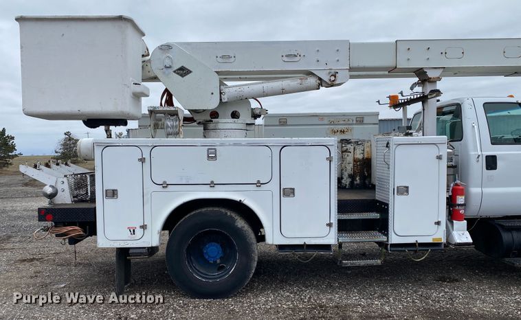 image for item JW9159 2006 Ford F750 Super Duty  bucket truck