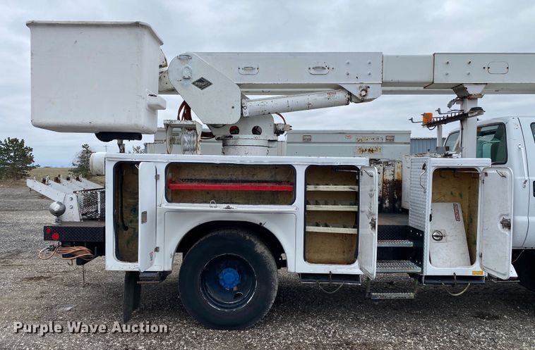 image for item JW9159 2006 Ford F750 Super Duty  bucket truck