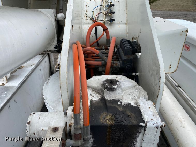 image for item JW9159 2006 Ford F750 Super Duty  bucket truck