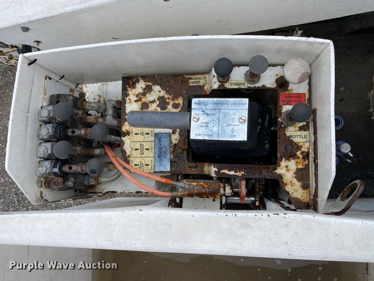 image for item JW9159 2006 Ford F750 Super Duty  bucket truck