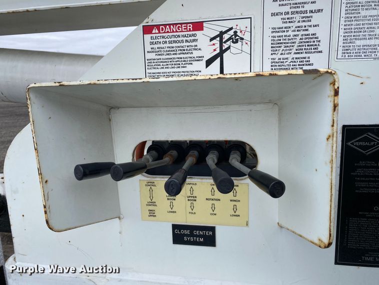 image for item JW9159 2006 Ford F750 Super Duty  bucket truck