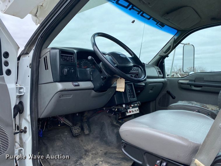 image for item JW9159 2006 Ford F750 Super Duty  bucket truck