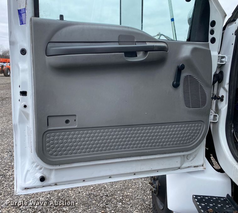 image for item JW9159 2006 Ford F750 Super Duty  bucket truck