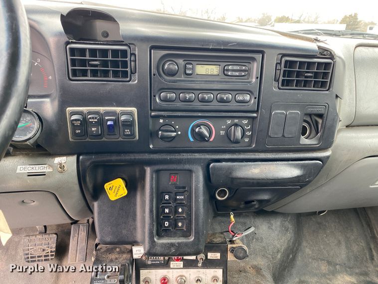 image for item JW9159 2006 Ford F750 Super Duty  bucket truck