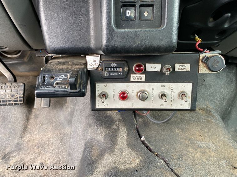 image for item JW9159 2006 Ford F750 Super Duty  bucket truck