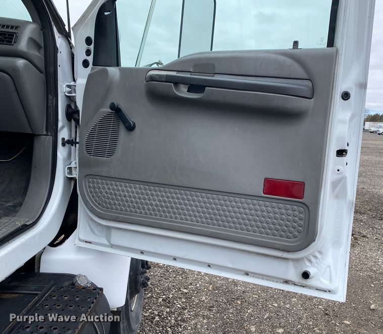 image for item JW9159 2006 Ford F750 Super Duty  bucket truck