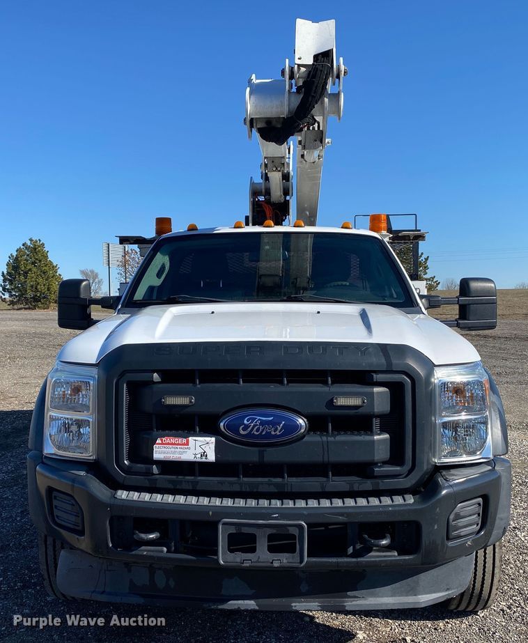 image for item JW9172 2016 Ford F550 Super Duty  bucket truck