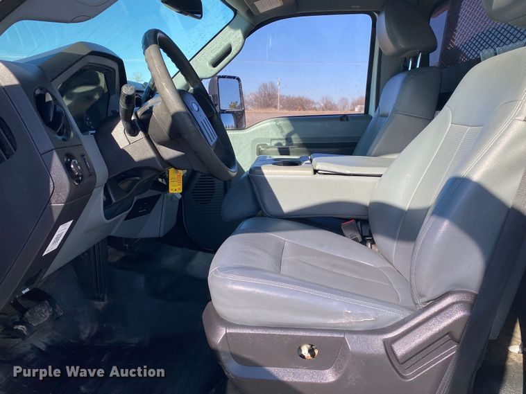 image for item JW9172 2016 Ford F550 Super Duty  bucket truck