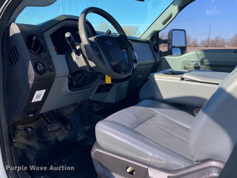 image for item JW9172 2016 Ford F550 Super Duty  bucket truck