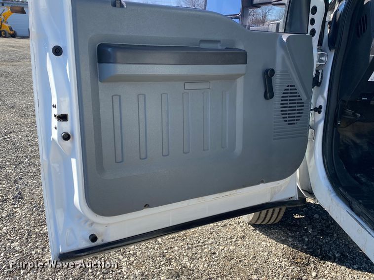 image for item JW9172 2016 Ford F550 Super Duty  bucket truck