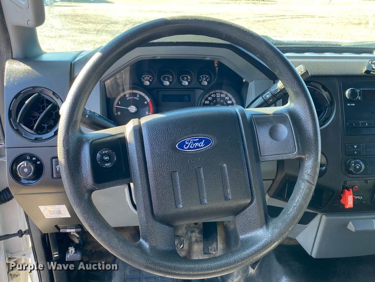 image for item JW9172 2016 Ford F550 Super Duty  bucket truck