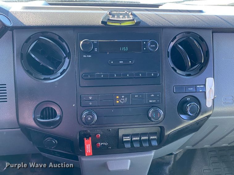 image for item JW9172 2016 Ford F550 Super Duty  bucket truck