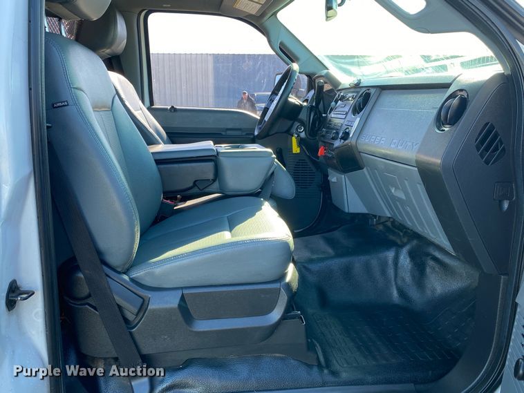 image for item JW9172 2016 Ford F550 Super Duty  bucket truck