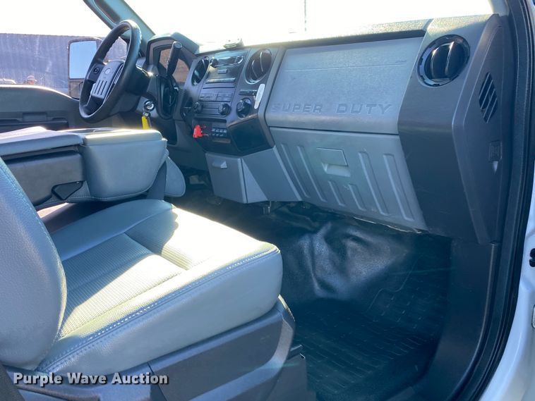 image for item JW9172 2016 Ford F550 Super Duty  bucket truck