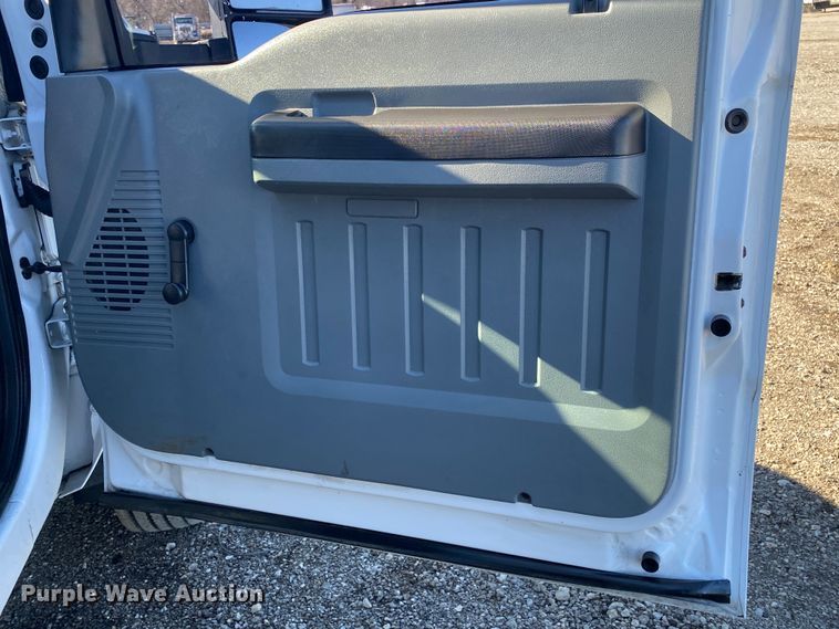 image for item JW9172 2016 Ford F550 Super Duty  bucket truck