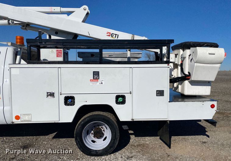 image for item JW9172 2016 Ford F550 Super Duty  bucket truck
