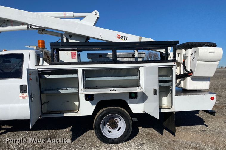 image for item JW9172 2016 Ford F550 Super Duty  bucket truck