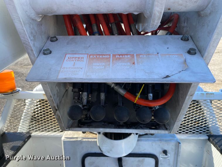 image for item JW9172 2016 Ford F550 Super Duty  bucket truck