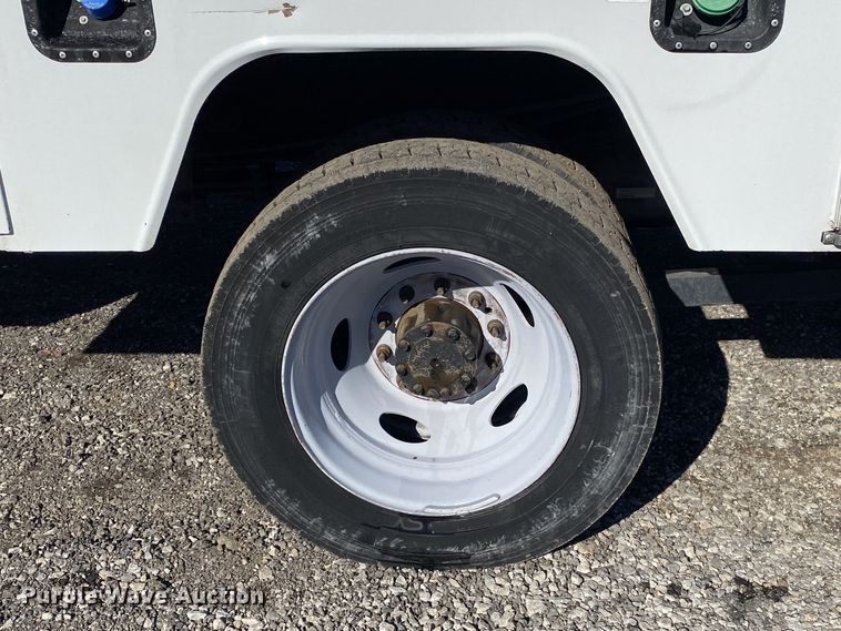 image for item JW9172 2016 Ford F550 Super Duty  bucket truck